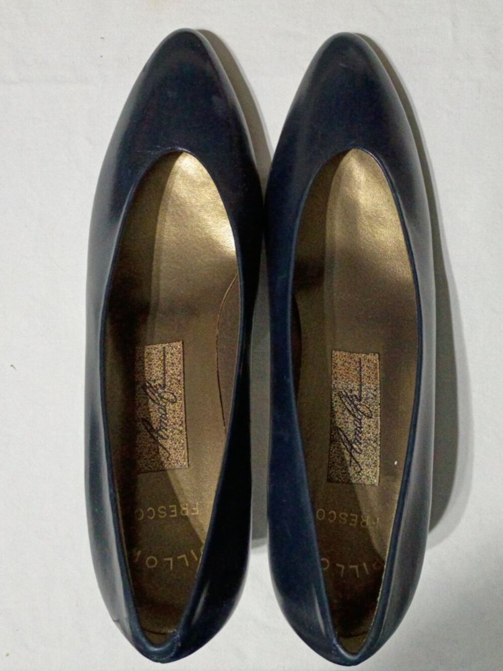 Amalfi by Rangoni "Pillow Fresco" Navy Leather Pumps Size 7AA